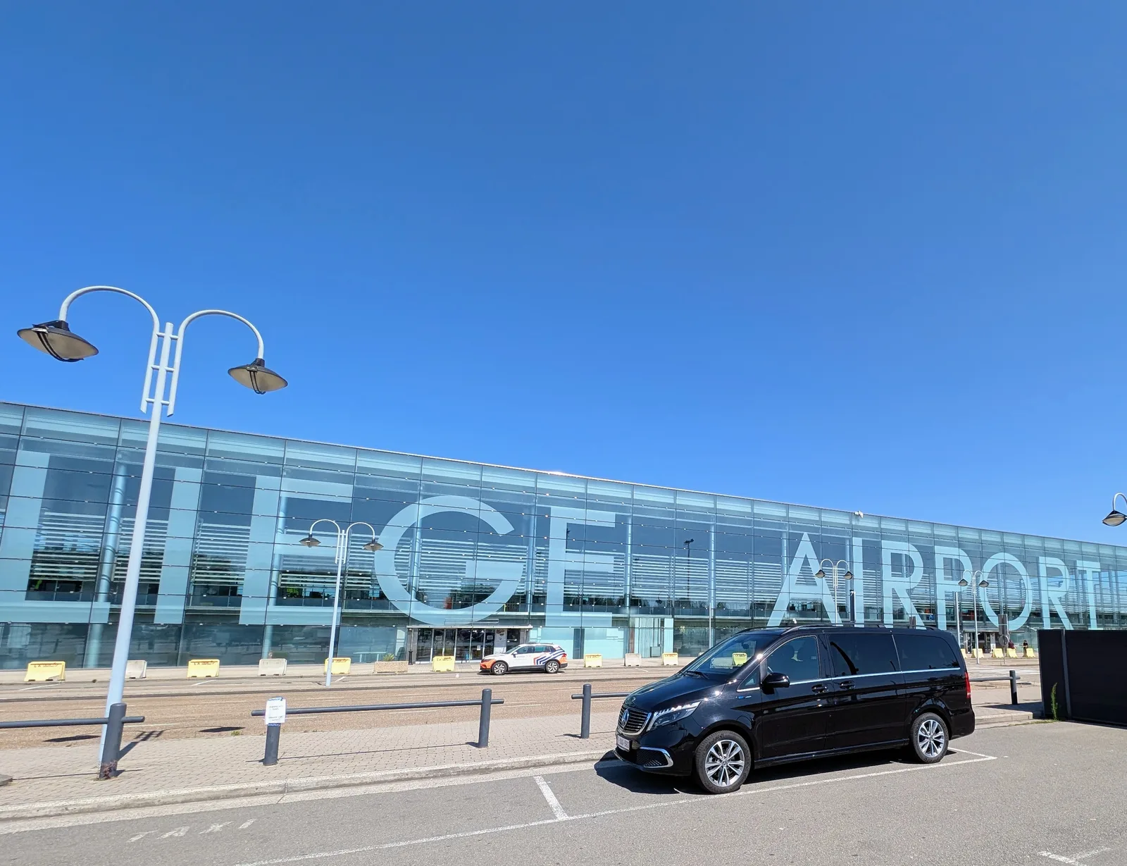 Minibus à l'aéroport de Liège