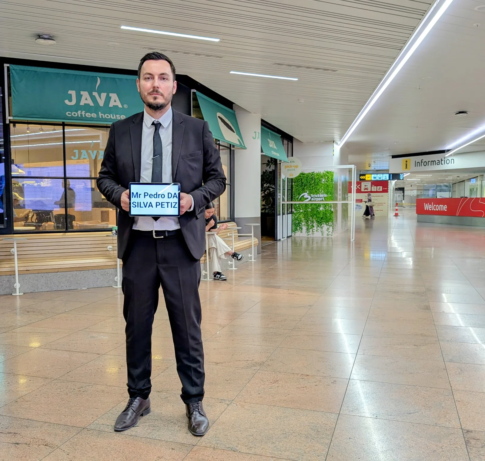 Aankomsthal Brussels Airport — Java Coffee House